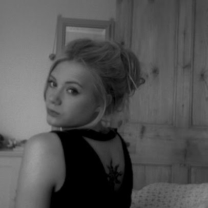 Lucy Cartwright Photo 8
