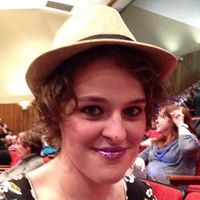 Holly Young Photo 15