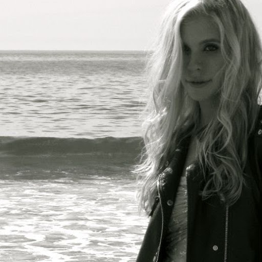 Kelly Harper Photo 35