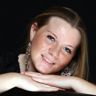 Shelly Phillips Photo 34