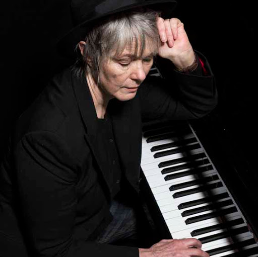 Carole Nelson Photo 15