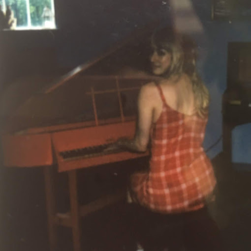 Teresa Winter Photo 14