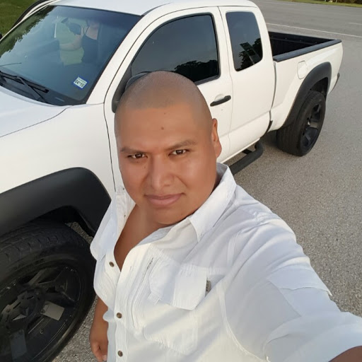 Eduardo Hernandez Photo 48