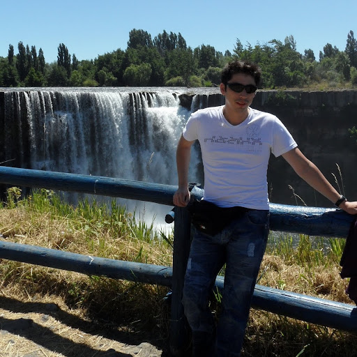 Robert Reyes Photo 10