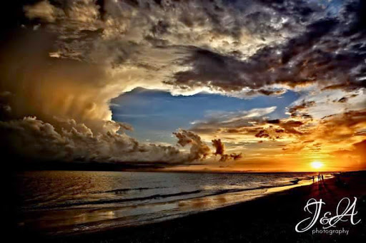 Laura Byars Photo 22