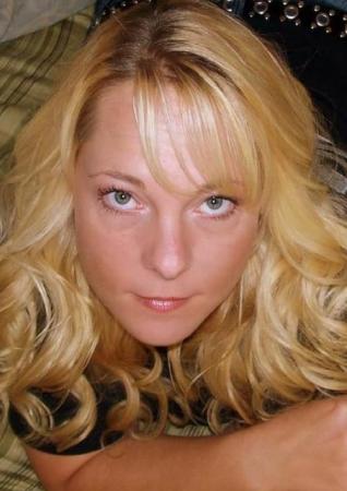 April Slater Photo 25
