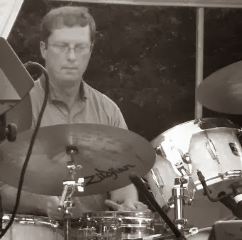 John Larson Photo 38