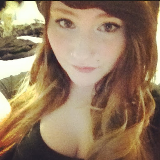 Amanda Young Photo 16