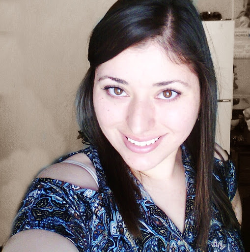 Elizabeth Olivas Photo 9