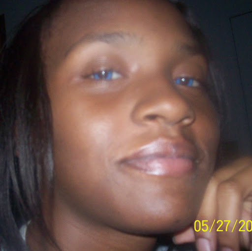 Traci Hines Photo 7