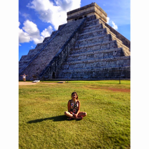 Amy Arias Photo 35