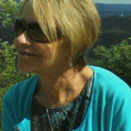 Linda Small Photo 35