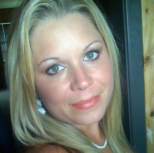 Amanda Pace Photo 11