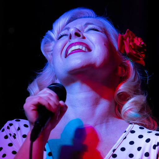 Samantha Gray Photo 9