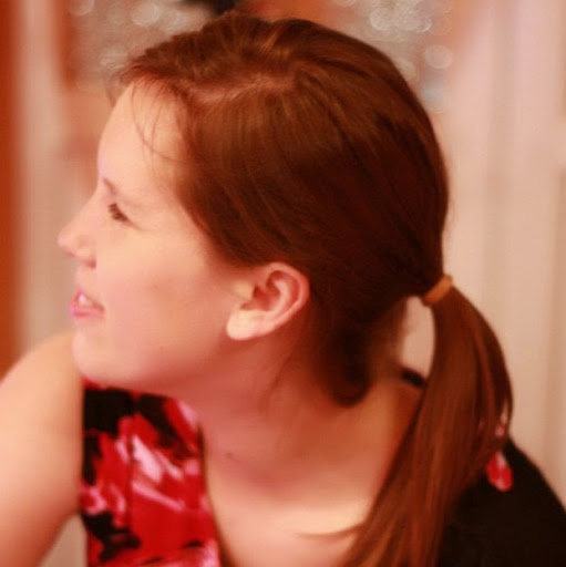 Sarah Langley Photo 13