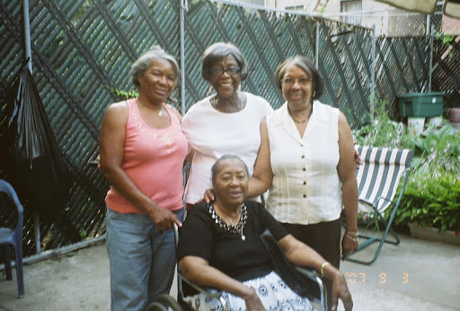 Mary Saxon Photo 26