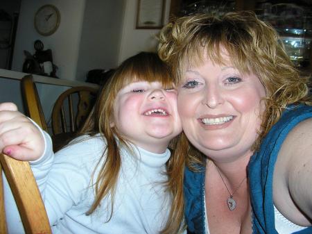 Julie Lowe Photo 8