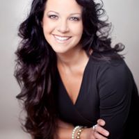 Nicole Gillespie Photo 30