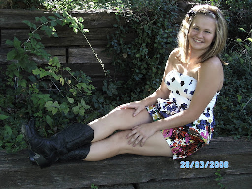 Elizabeth Hawley Photo 23