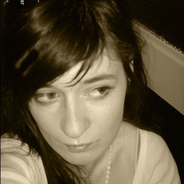 Nicole Devine Photo 10