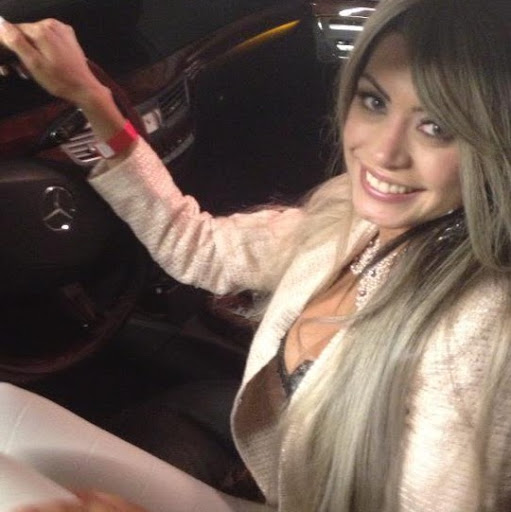 Helen Andrade Photo 24