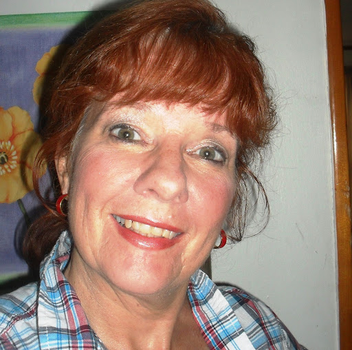 Elizabeth Geary Photo 32