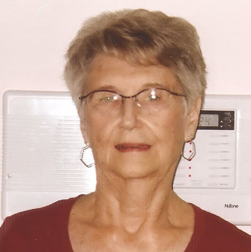 Betty Perry Photo 28