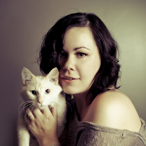 Kelly Lewis Photo 36