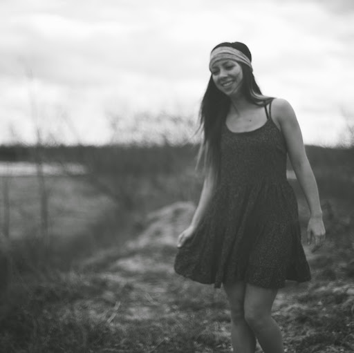 Angela Marshall Photo 10