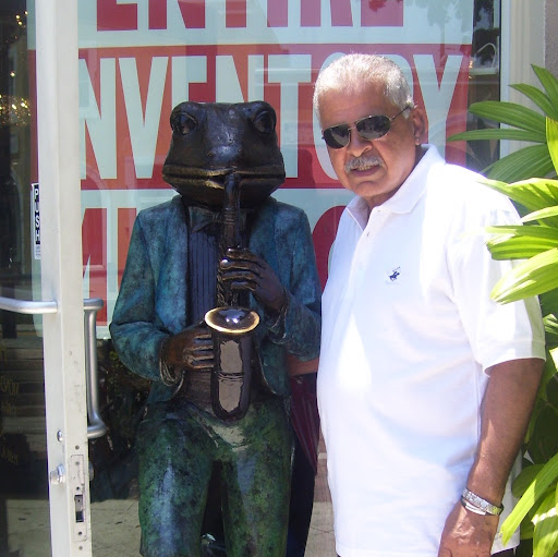 Hector Santiago Photo 24