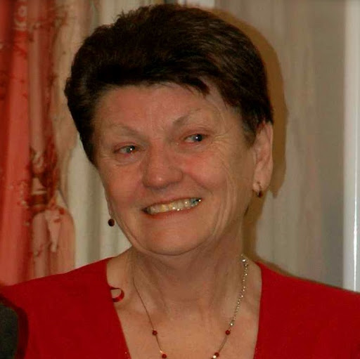 Helen Noble Photo 34