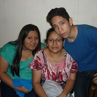 Betsy Lemus Photo 6
