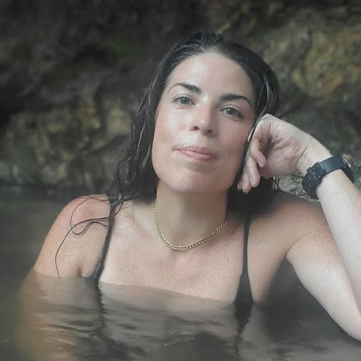Amanda Armstrong Photo 4