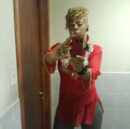 Danielle Bryant Photo 40