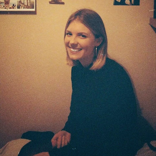 Anna Roper Photo 13