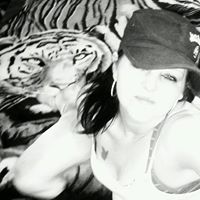 Angie Crowe Photo 14