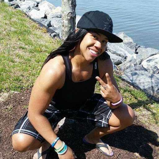Yvette Bell Photo 6