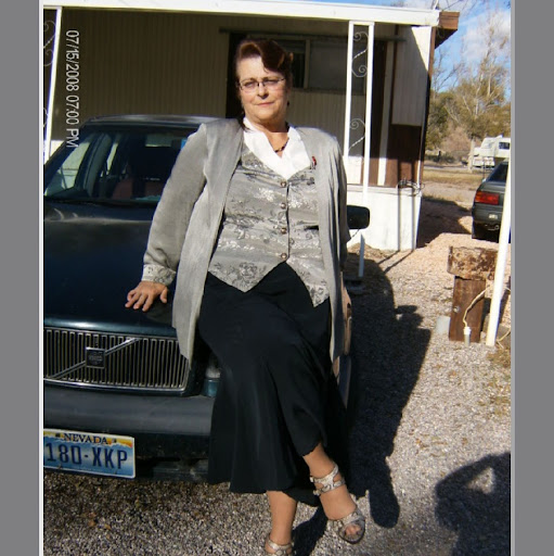 Elizabeth Reaves Photo 6
