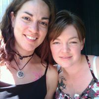 Sara Hutchings Photo 15