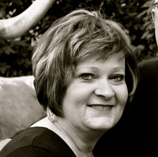 Debbie Hale Photo 32