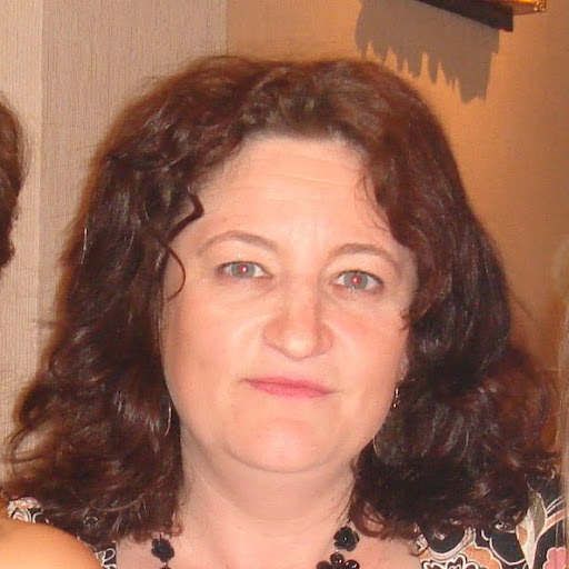 Lisa Maguire Photo 25