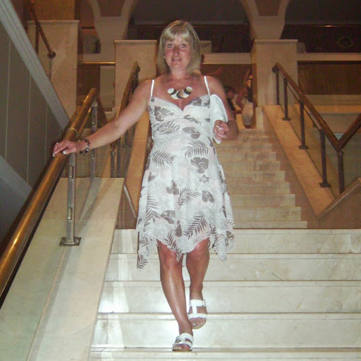 Julie Barker Photo 39