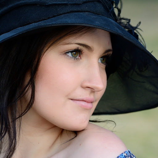 Brooke Evans Photo 38