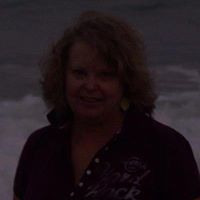 Leah Kelly Photo 14