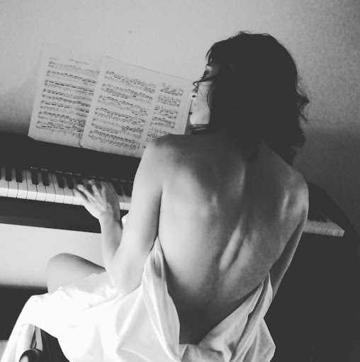 Emilia Garcia Photo 33