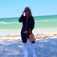 April Holcombe Photo 7