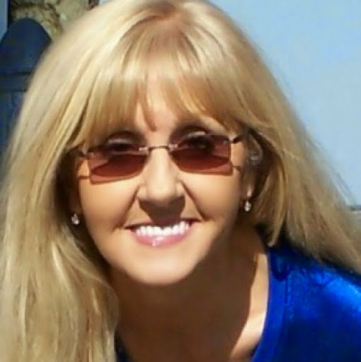Connie Hardy Photo 32