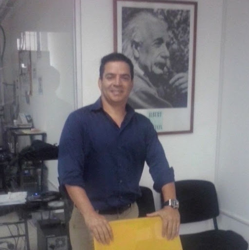 Manuel Quiroz Photo 36
