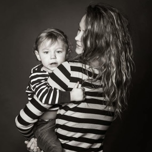 Nicole Locke Photo 29