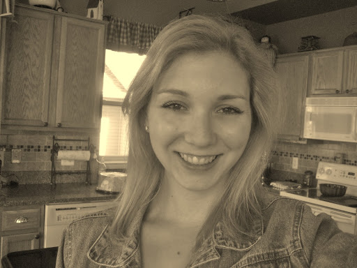Laura Peterson Photo 45